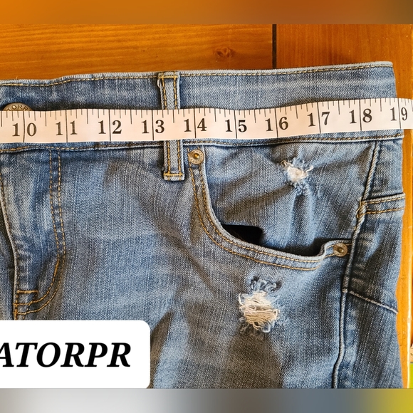 Torrid Premium Women's Bombshell Distressed Skinny Size 18R 28" Inseam Blue Jean - Picture 7 of 7